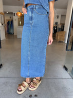 Load image into Gallery viewer, ALDEN DENIM MAXI SKIRT BLUE