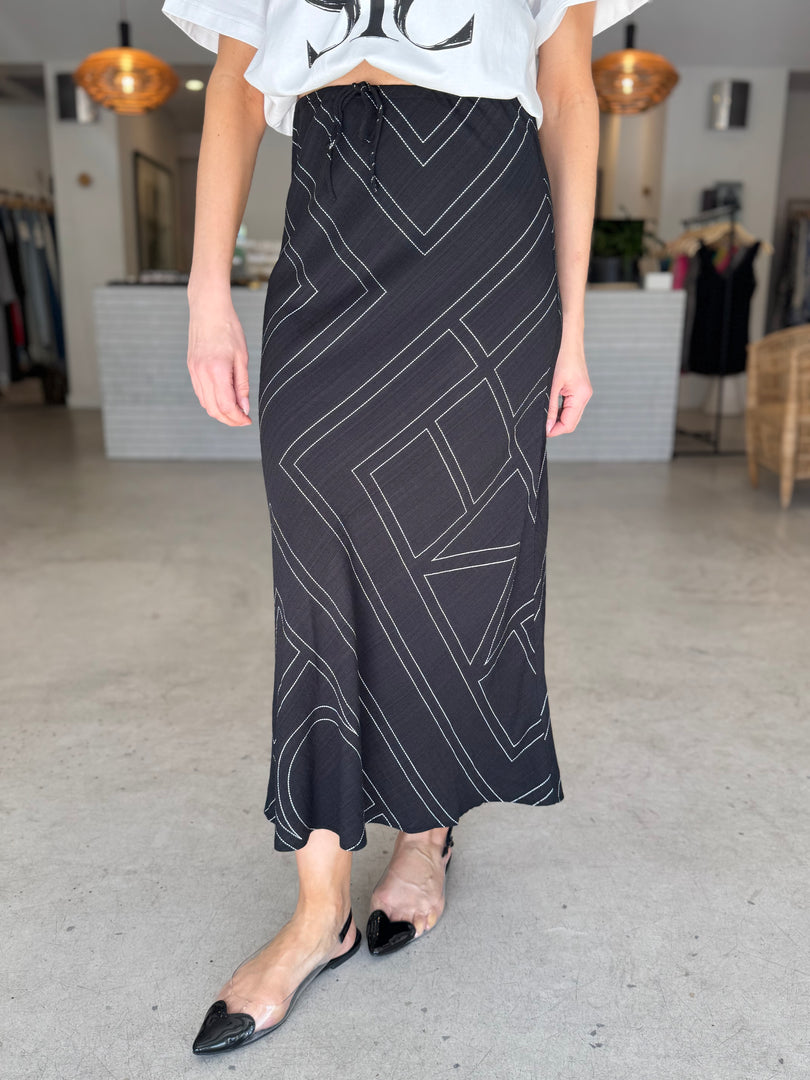 SUMMIT BIAS SKIRT BLACK WHITE