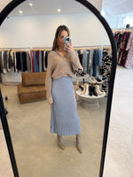 Load image into Gallery viewer, VERA RIB MIDI SKIRT DOVE