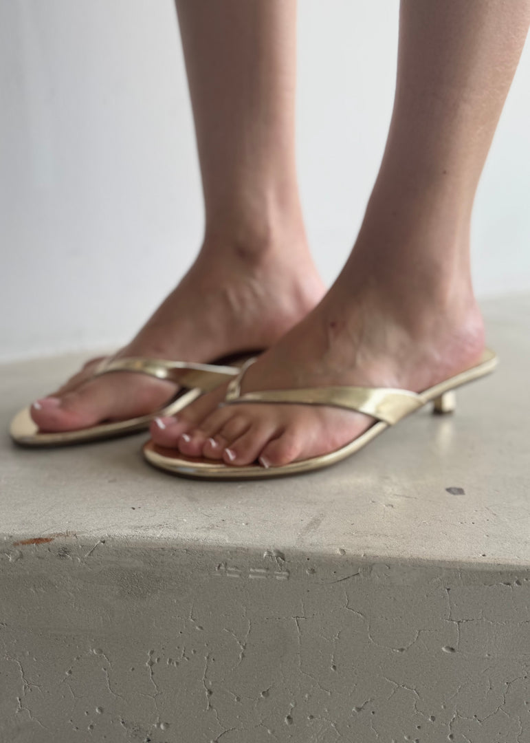 CORRI THONG HEEL GOLD