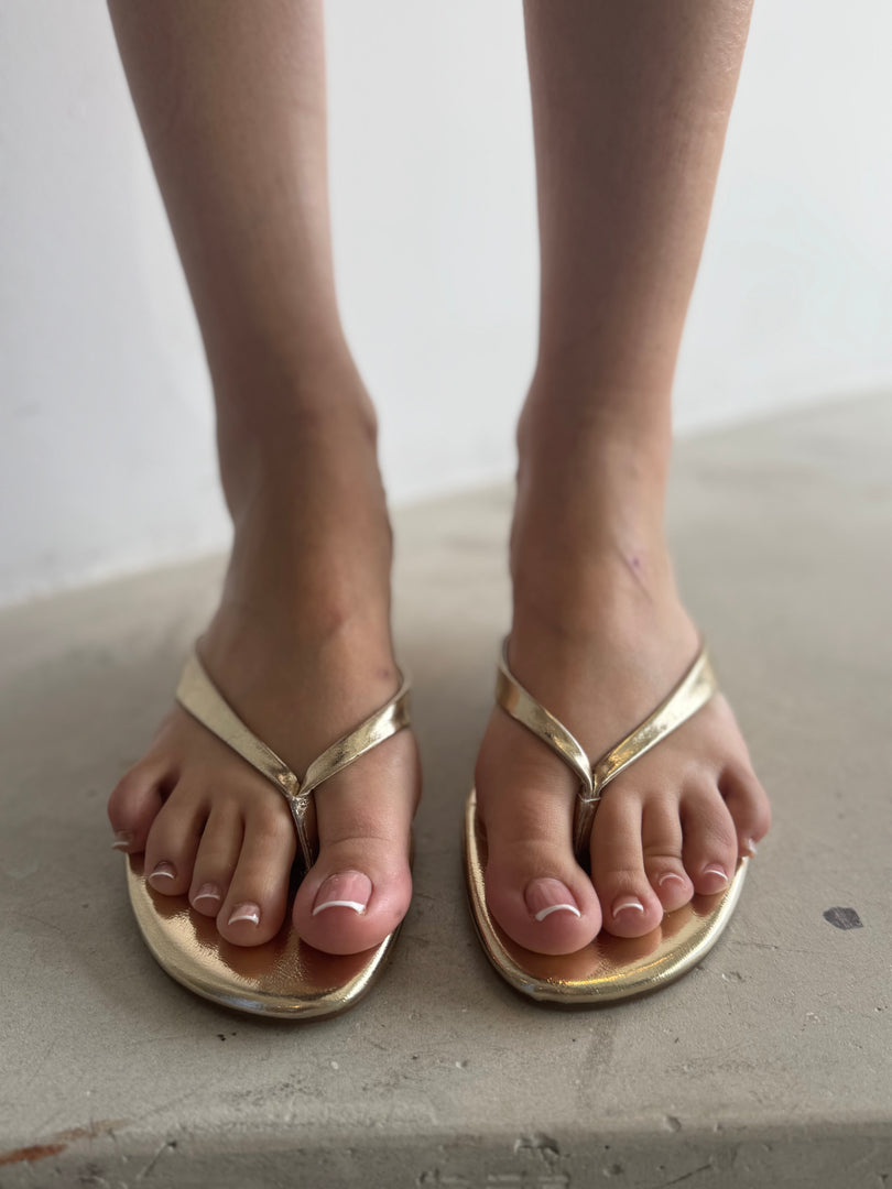 CORRI THONG HEEL GOLD