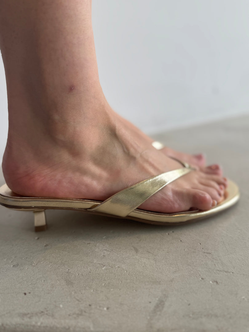 CORRI THONG HEEL GOLD