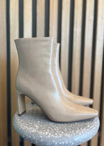 Load image into Gallery viewer, TREASURE BOOT