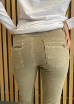 Load image into Gallery viewer, ITALIAN BUTTON JEANS - ELK