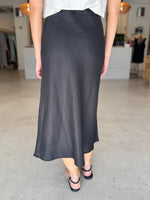 Load image into Gallery viewer, BLISS LINEN SKIRT BLACK
