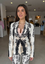 Load image into Gallery viewer, LEANDRO LACE TRIM BLAZER - IMPERIAL
