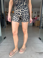Load image into Gallery viewer, WANDER 5 INCH BIKE SHORT LEOPARD

