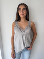 Load image into Gallery viewer, LACE CAMI * GRIGIO
