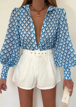 Load image into Gallery viewer, FLEETWOOD BLOUSE - BLUE GEO
