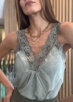 Load image into Gallery viewer, LACE CAMI - VERDE
