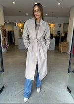 Load image into Gallery viewer, STATEMENT COAT
