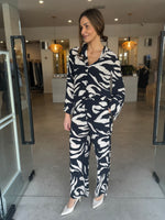 Load image into Gallery viewer, SOIREE SHIRT
