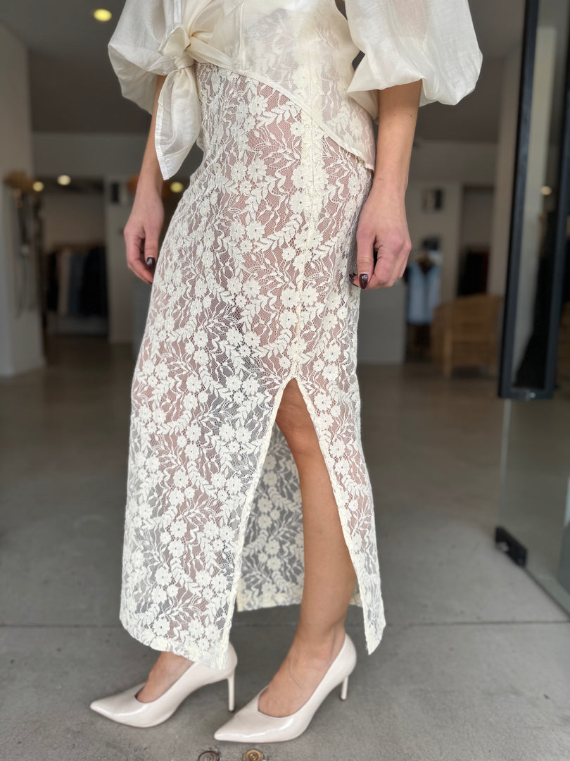 CHLOE LACE SKIRT - BUTTER