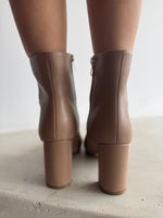 Load image into Gallery viewer, NICOLETTA BOOT - ALMOND

