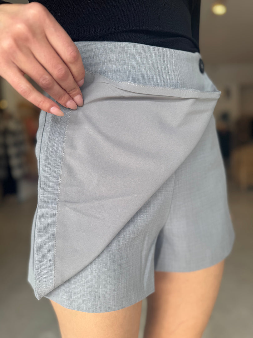 SCANDAL SKORT GREY