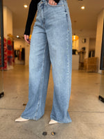 Load image into Gallery viewer, WEIGHTLESS GOOD STANDARD EASE JEAN
