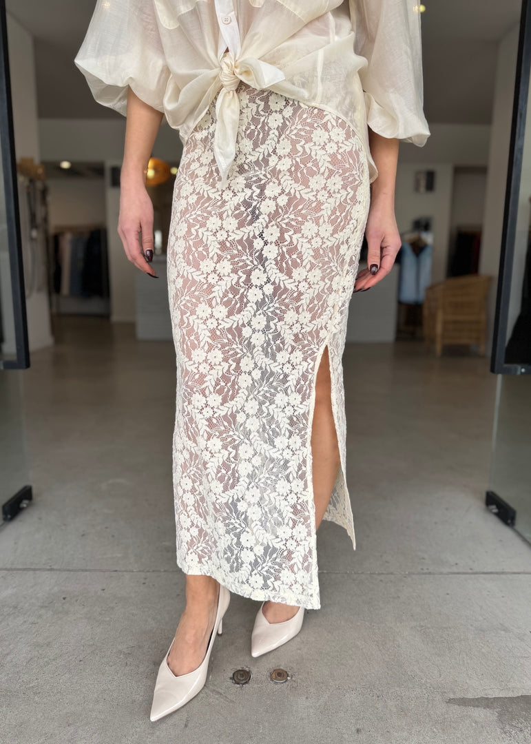 CHLOE LACE SKIRT - BUTTER