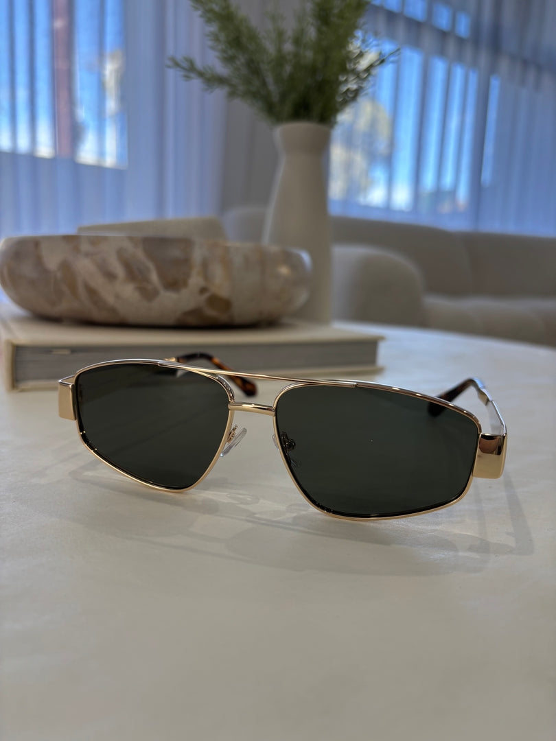 THE EARLE GOLD GREEN