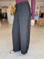 Load image into Gallery viewer, SILK BLEND FRAY PANT
