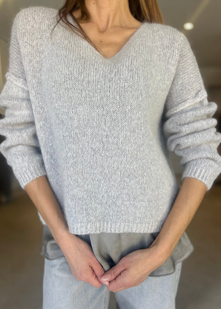 TROMBOLI V NECK KNIT - SILVER