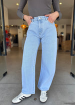 Load image into Gallery viewer, 95 BARREL JEAN KENDALL
