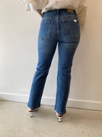 Load image into Gallery viewer, JOAN DISTRESSED JEAN
