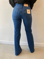 Load image into Gallery viewer, PERCY FLARE JEAN - DENIM
