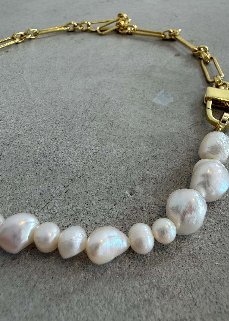 APELLA NECKLACE
