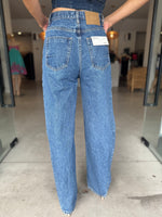 Load image into Gallery viewer, BROOKLYN BARREL LEG JEAN

