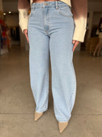Load image into Gallery viewer, 95 BARREL JEAN KENDALL
