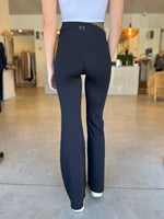 Load image into Gallery viewer, WANDER FLARE LEGGING BLACK
