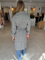 Load image into Gallery viewer, SOLO WRAP COAT
