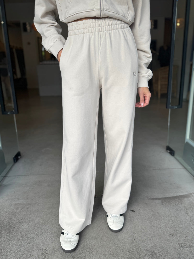 ADVENTURE TRACKPANT CLOUD