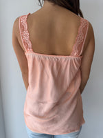 Load image into Gallery viewer, LACE CAMI * SALMONE
