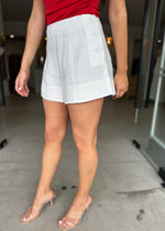 Load image into Gallery viewer, WELLINGTON SHORT IVORY
