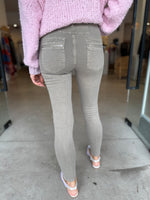 Load image into Gallery viewer, ITALIAN BUTTON JEANS - ELK
