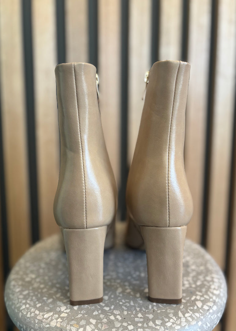 TREASURE BOOT
