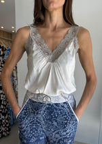 Load image into Gallery viewer, LACE CAMI - MANDORLA
