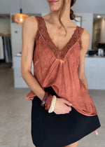 Load image into Gallery viewer, LACE CAMI - RUST
