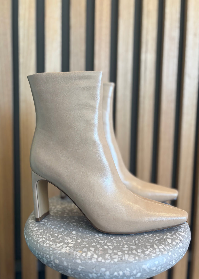 TREASURE BOOT