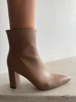 Load image into Gallery viewer, NICOLETTA BOOT - ALMOND
