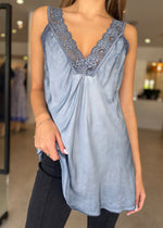 Load image into Gallery viewer, LACE CAMI - JEANS
