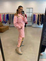 Load image into Gallery viewer, MAIN DRAW TRACKPANT PINK
