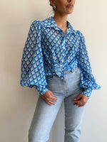 Load image into Gallery viewer, FLEETWOOD BLOUSE - BLUE GEO

