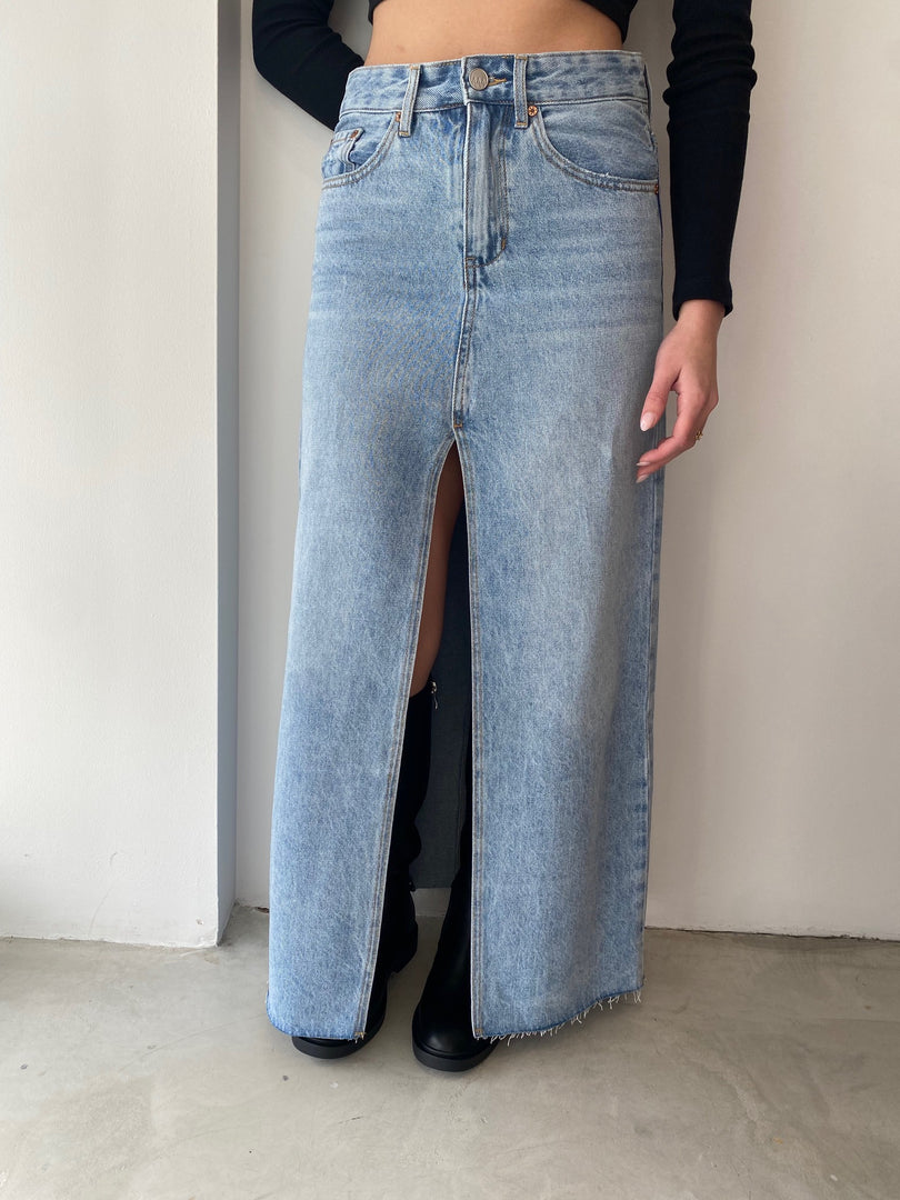 SWEEPER SKIRT AZURE DREAM