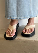 Load image into Gallery viewer, BOUNCER PLATFORM THONGS

