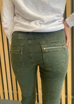 Load image into Gallery viewer, ITALIAN BUTTON JEANS - MILITARY
